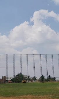 Building perimeter protected with safety netting